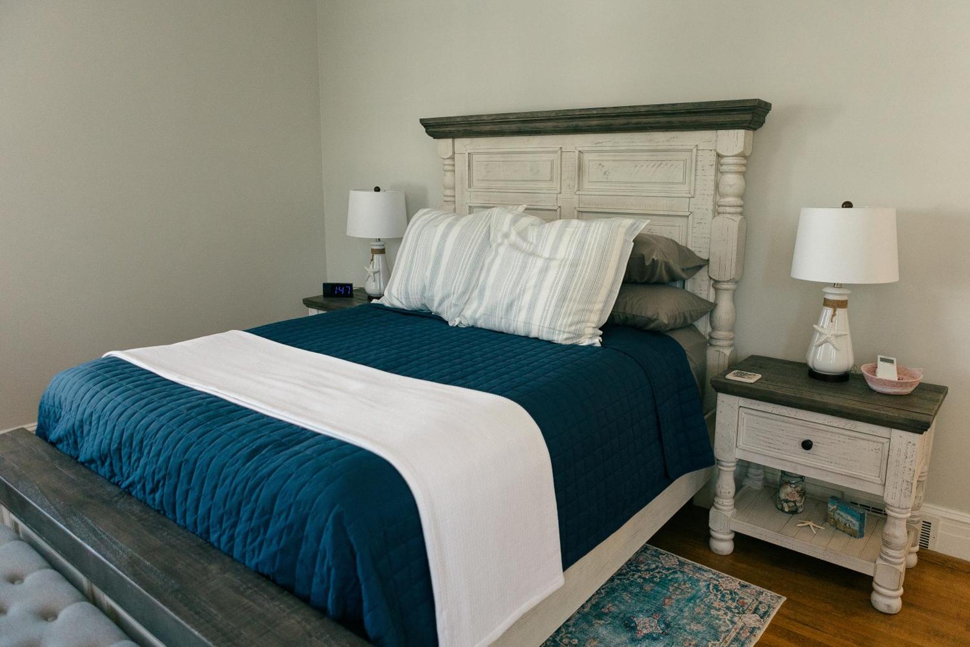 The Carriage House Inn Bed And Breakfast Southport Room photo
