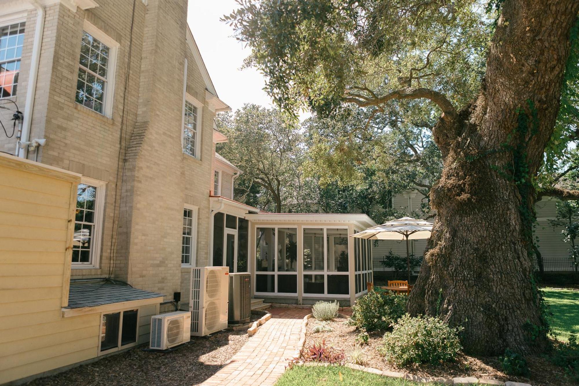 The Carriage House Inn Bed And Breakfast Southport Exterior photo