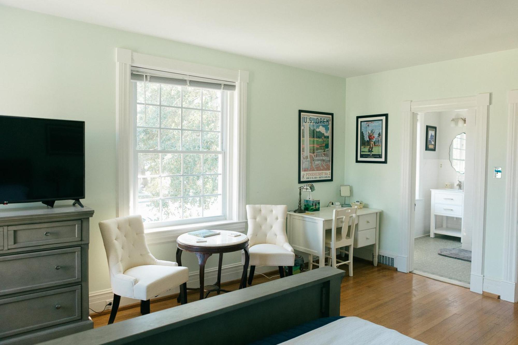 The Carriage House Inn Bed And Breakfast Southport Exterior photo